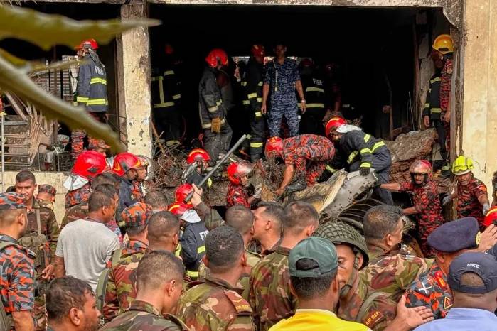 De momento se reportan 16 muertos y más de 100 heridos de los cuales 83 han sido hospitalizados. De momento se reportan 16 muertos y más de 100 heridos de los cuales 83 han sido hospitalizados.