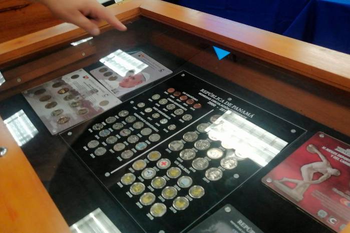 Una colección de monedas de un balboa, conocidas como ‘martinelli’ en la exhibición ‘Hablemos del Canal: colección, ampliación y Canal’. Una colección de monedas de un balboa, conocidas como ‘martinelli’ en la exhibición ‘Hablemos del Canal: colección, ampliación y Canal’.