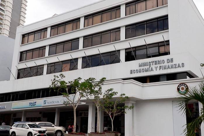 Fachada del Ministerio de Economía y Finanzas. Fachada del Ministerio de Economía y Finanzas.
