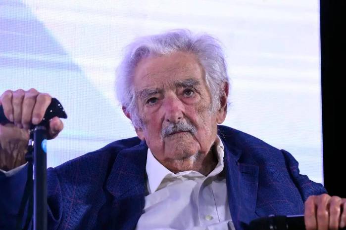 Se nos fue Pepe, hasta siempre comandante Se nos fue Pepe, hasta siempre comandante