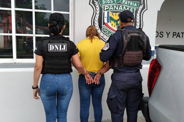 En el allanamiento se pudo decomisar dos tarjetas de crédito, la licencia del fallecido y dos teléfonos celulares. En el allanamiento se pudo decomisar dos tarjetas de crédito, la licencia del fallecido y dos teléfonos celulares.