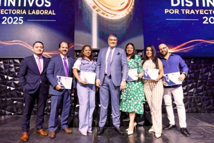 El acto también sirvió para reafirmar los valores institucionales que guían la labor de la Caja de Ahorros. El acto también sirvió para reafirmar los valores institucionales que guían la labor de la Caja de Ahorros.