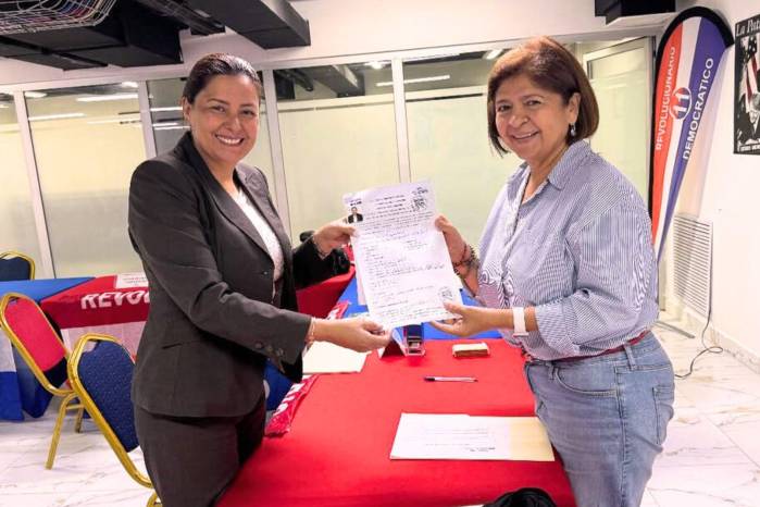 Aura Mora, la aspirante a la primera vicepresidencia, cargo que quedó vacante tras la renuncia de Crispiano Adames. Aura Mora, la aspirante a la primera vicepresidencia, cargo que quedó vacante tras la renuncia de Crispiano Adames.