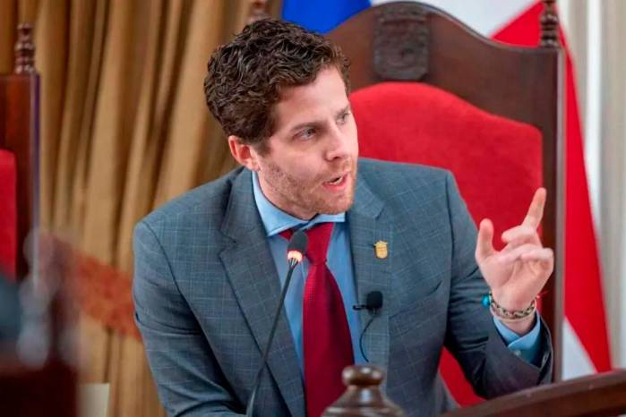 La defensa de Mizrachi asegura que el acuerdo que favorece a su donante de campaña, Towertrust y Towerbank, fue tomada por el Consejo Municipal, un organismo autónomo. La defensa de Mizrachi asegura que el acuerdo que favorece a su donante de campaña, Towertrust y Towerbank, fue tomada por el Consejo Municipal, un organismo autónomo.