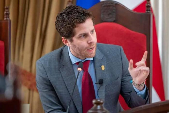 La defensa de Mizrachi asegura que el acuerdo que favorece a su donante de campaña, Towertrust y Towerbank, fue tomada por el Consejo Municipal, un organismo autónomo. La defensa de Mizrachi asegura que el acuerdo que favorece a su donante de campaña, Towertrust y Towerbank, fue tomada por el Consejo Municipal, un organismo autónomo.