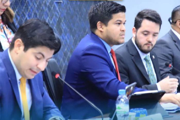 Para el diputado Jairo Salazar, las medidas tomadas por Molinar ‘son drásticas, arbitrarias y violatorias de las normas legales’. Para el diputado Jairo Salazar, las medidas tomadas por Molinar ‘son drásticas, arbitrarias y violatorias de las normas legales’.