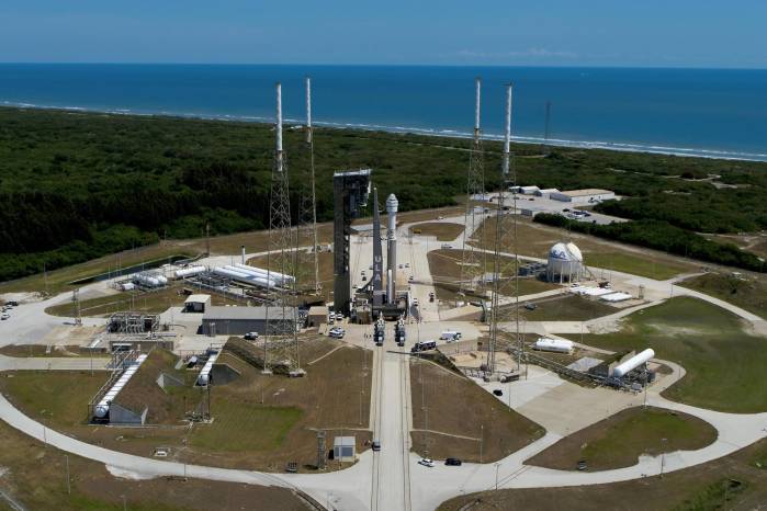 Fotografía cedida por United Launch Alliance (ULA) donde se muestra el cohete Atlas V que lleva el Starliner. Boeing y la NASA ajustan los últimos preparativos para la primera misión espacial tripulada a bordo del Starliner, cuyo lanzamiento con destino a la Estación Espacial Internacional (EEI) está previsto para la noche de este lunes desde Cabo Cañaveral, en Florida (Estados Unidos). EFE/ULA Fotografía cedida por United Launch Alliance (ULA) donde se muestra el cohete Atlas V que lleva el Starliner. Boeing y la NASA ajustan los últimos preparativos para la primera misión espacial tripulada a bordo del Starliner, cuyo lanzamiento con destino a la Estación Espacial Internacional (EEI) está previsto para la noche de este lunes desde Cabo Cañaveral, en Florida (Estados Unidos). EFE/ULA