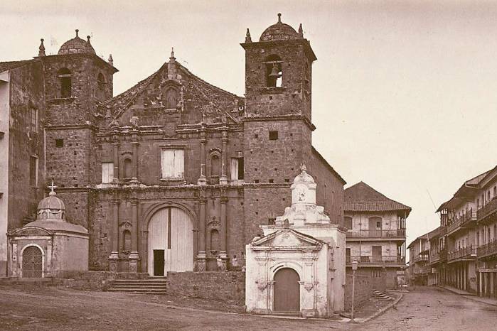 Iglesia de la Merced (antes de ser repellada), Eadweard Muybridge, 1875. Iglesia de la Merced (antes de ser repellada), Eadweard Muybridge, 1875.