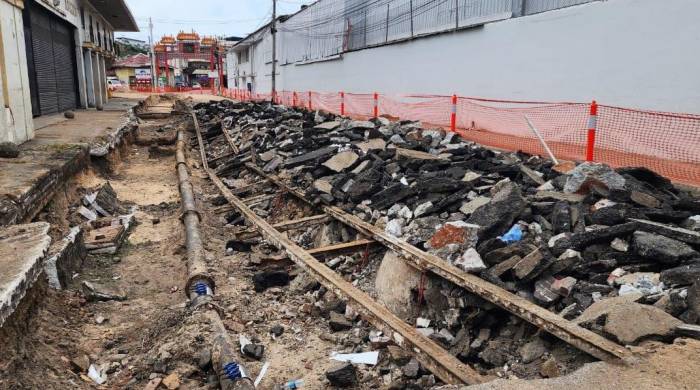 Los trabajos de reconstrucción realizados en el bArrio Chino dejaron al descubierto un tramo de los rieles utilizados por el antiguo tranvía.