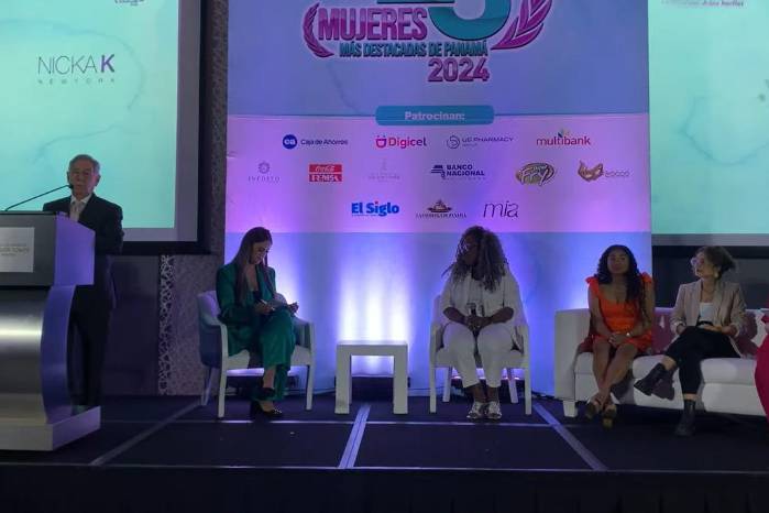 Mujeres que transforman un país Mujeres que transforman un país