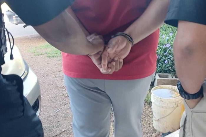 Un exfuncionario del Instituto Panameño de Deportes (Pandeportes), que ejercía como asesor legal, fue aprehendido en Aguadulce, provincia de Coclé, por la Procuraduría General de la Nación a través de la Fiscalía Anticorrupción. Un exfuncionario del Instituto Panameño de Deportes (Pandeportes), que ejercía como asesor legal, fue aprehendido en Aguadulce, provincia de Coclé, por la Procuraduría General de la Nación a través de la Fiscalía Anticorrupción.