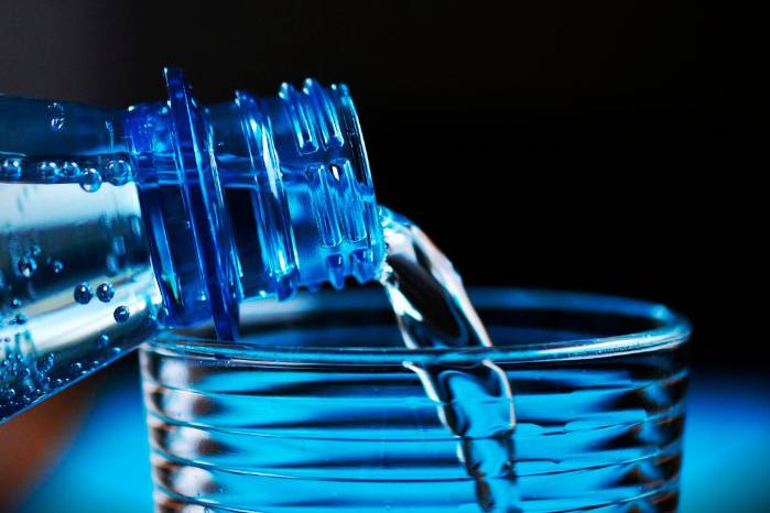 El mercado del agua embotellada viene creciendo en los últimos años. El mercado del agua embotellada viene creciendo en los últimos años.