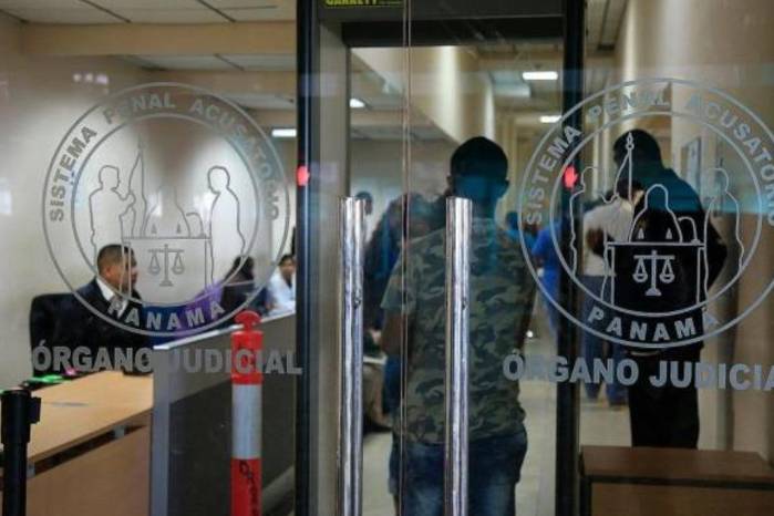 Jaén luego de escuchar a las partes intervinientes expresó que, en la querella presentada en contra de los comunicadores sociales, la supuesta víctima carece de legitimidad Jaén luego de escuchar a las partes intervinientes expresó que, en la querella presentada en contra de los comunicadores sociales, la supuesta víctima carece de legitimidad