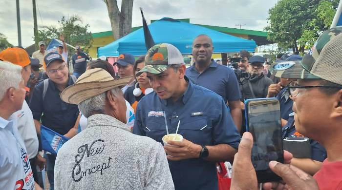 El candidato presidencial del Movimiento Otro Camino, Ricardo Lombana, en Panamá Oeste. El candidato presidencial del Movimiento Otro Camino, Ricardo Lombana, en Panamá Oeste.