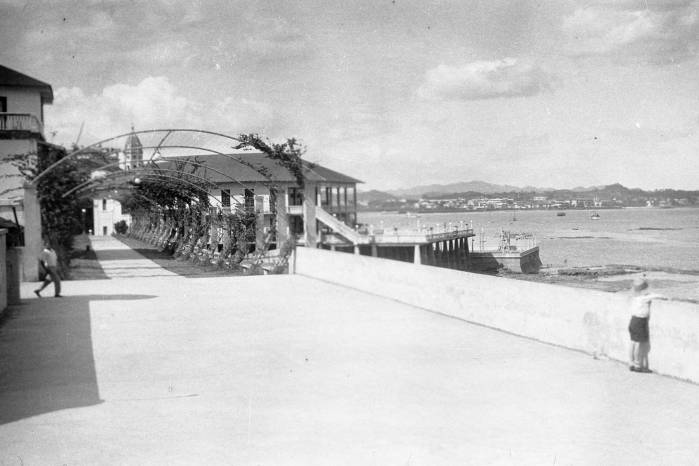 Robert S. Platt: vista de la ‘promenade’ o paseo marítimo de la ciudad de Panamá. Robert S. Platt: vista de la ‘promenade’ o paseo marítimo de la ciudad de Panamá.