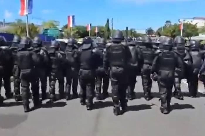 También hubo una manifestación en el sector en donde se ubicó la tarima principal en la ciudad de Colón. También hubo una manifestación en el sector en donde se ubicó la tarima principal en la ciudad de Colón.