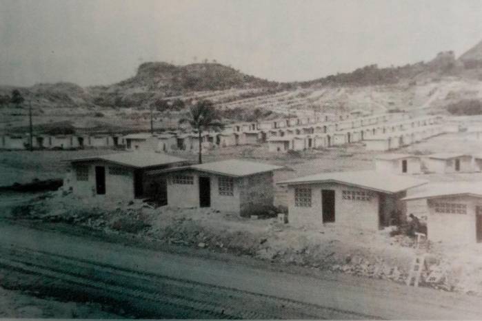 La presión y velocidad de la ocupación informal de tierras durante la década de 1970 en San Miguelito, obligó al gobierno de aquella época a establecer un programa de construcción de vivienda social. En esta foto, la urbanización de Torrijos Carter. La presión y velocidad de la ocupación informal de tierras durante la década de 1970 en San Miguelito, obligó al gobierno de aquella época a establecer un programa de construcción de vivienda social. En esta foto, la urbanización de Torrijos Carter.