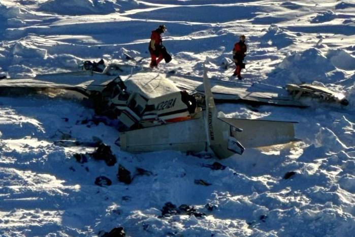 La Guardia Costera ha terminado la búsqueda del avión desaparecido tras hallarlo a unas 34 millas al sureste de Nome. La Guardia Costera ha terminado la búsqueda del avión desaparecido tras hallarlo a unas 34 millas al sureste de Nome.