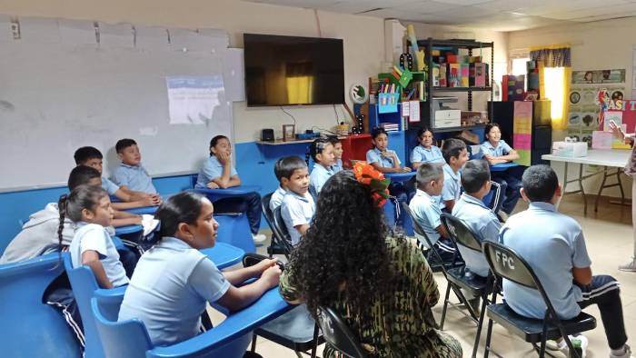 Estudiantes en Olá celebran el Día de la Fiesta del Árbol. Estudiantes en Olá celebran el Día de la Fiesta del Árbol.