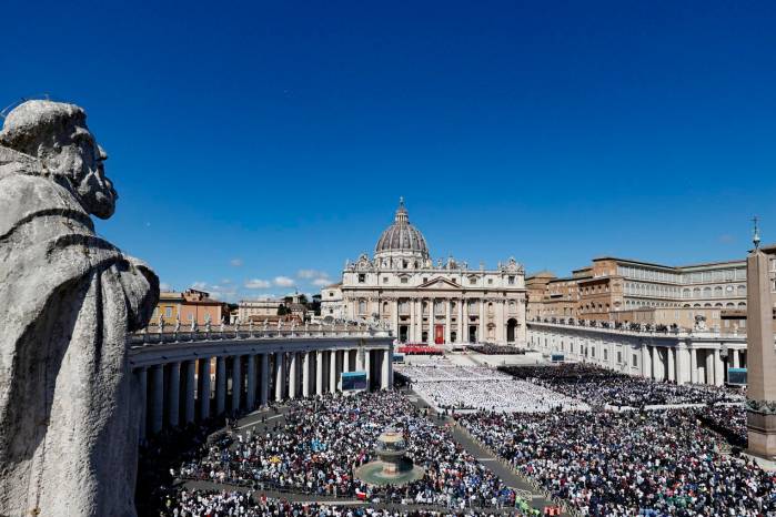 Realizan plegarias en diferentes idiomas durante el funeral del papa Francisco Realizan plegarias en diferentes idiomas durante el funeral del papa Francisco 