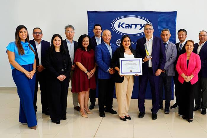 Distinguen a Grupo Silaba, distribuidor exclusivo en Panamá de la marca Karry, con el reconocimiento “Mercado Revelación 2024”. Distinguen a Grupo Silaba, distribuidor exclusivo en Panamá de la marca Karry, con el reconocimiento “Mercado Revelación 2024”.