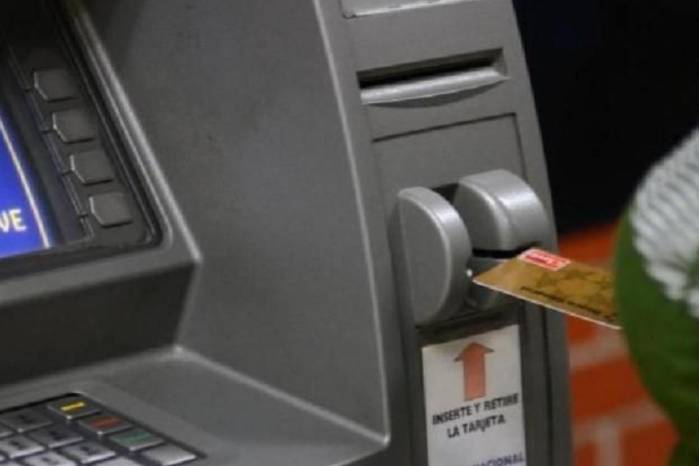 Una de las recomendaciones es no aceptar asistencia de desconocidos en cajeros automáticos. Una de las recomendaciones es no aceptar asistencia de desconocidos en cajeros automáticos.