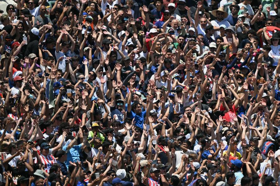 Aficionados en el Rose Bowl Stadium durante el partido del PSG-Atlético de Madrid. Aficionados en el Rose Bowl Stadium durante el partido del PSG-Atlético de Madrid.