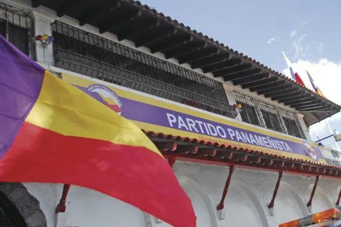 Según Young, el presidente del panameñismo José Isabel Blandón, está actuando contrario a lo que quieren las bases del partido. Según Young, el presidente del panameñismo José Isabel Blandón, está actuando contrario a lo que quieren las bases del partido.