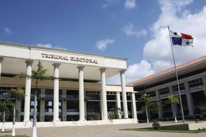 El Tribunal Electoral afirmó que resolverá, como es costumbre y en estricto derecho, todas las acciones legales. El Tribunal Electoral afirmó que resolverá, como es costumbre y en estricto derecho, todas las acciones legales.
