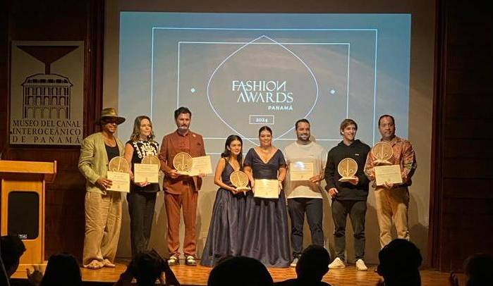 Xaman, Breebart, Modart, LaBrise Label, Istmo y Jurandir de Oliveira se presentaron como los galardonados del primer Fashion Awards de Panamá. Xaman, Breebart, Modart, LaBrise Label, Istmo y Jurandir de Oliveira se presentaron como los galardonados del primer Fashion Awards de Panamá.