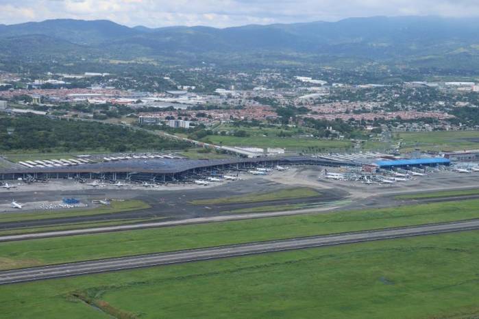 El Aeropuerto Internacional de Tocumen. El Aeropuerto Internacional de Tocumen.
