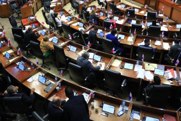 Los empleadores pagarán a partir de la promulgación de esta reforma hasta el 28 de ferbero de 2027 el 13,25% del sueldo que paguen a los empleado. Los empleadores pagarán a partir de la promulgación de esta reforma hasta el 28 de ferbero de 2027 el 13,25% del sueldo que paguen a los empleado.