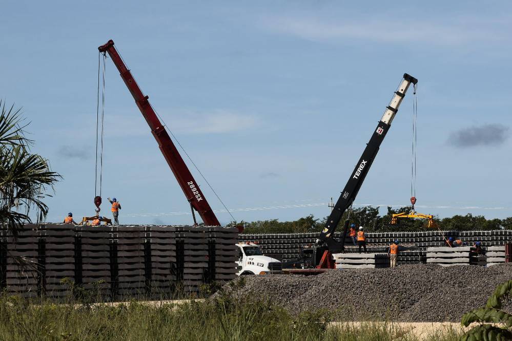 Fotografía de las obras del Tren Maya en los Tramos 5, 6 y 7, que comprenden las ciudades de Cancún, Playa del Carmen, Tulum y Chetumal, el 26 de septiembre de 2023, en Bacalar, estado de Quintana Roo (México). Fotografía de las obras del Tren Maya en los Tramos 5, 6 y 7, que comprenden las ciudades de Cancún, Playa del Carmen, Tulum y Chetumal, el 26 de septiembre de 2023, en Bacalar, estado de Quintana Roo (México).