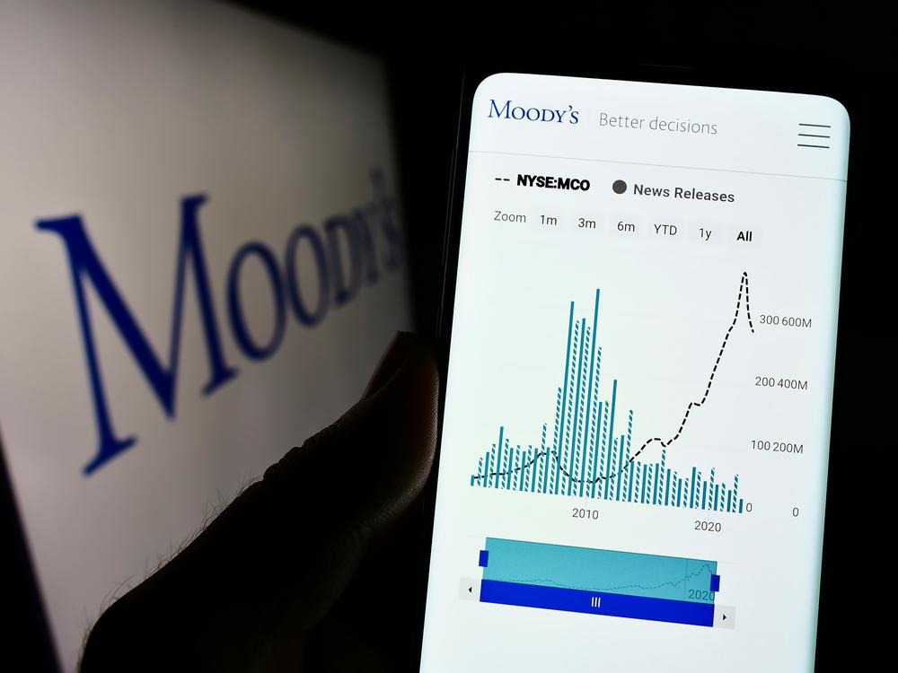 Altos salarios reales y ca&iacute;da de tasas respaldan el consumo privado