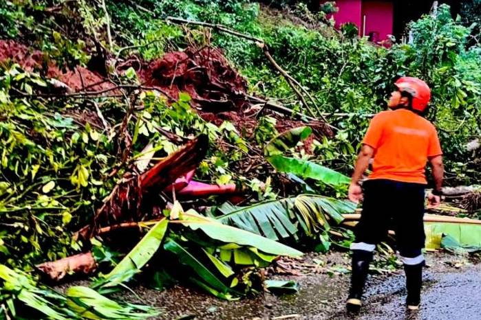 En Portobelo se reportó un deslizamiento de tierra que impactó dos viviendas, dejando 7 personas afectadas, entre ellas 3 mujeres y 3 menores.