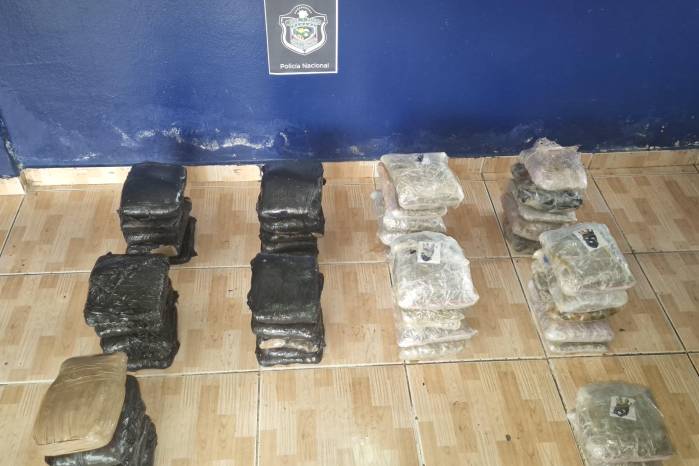 47 paquetes con presunta droga fueron incautados en Colón.