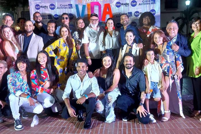 Elenco de la obra durante la rueda de prensa.