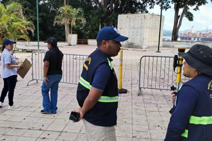 Inspección ocular al sitio dónde se encontraba el monumento a la comunidad china en Panamá.