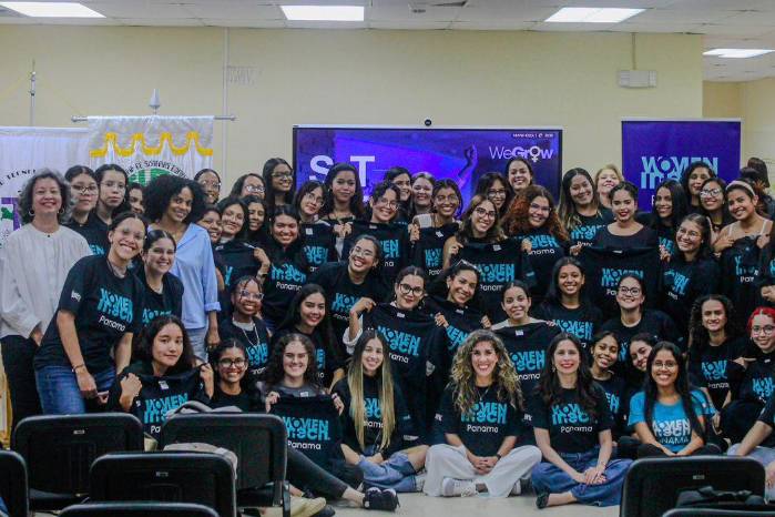 Evento de Women in Tech en la Universidad Tecnológica.