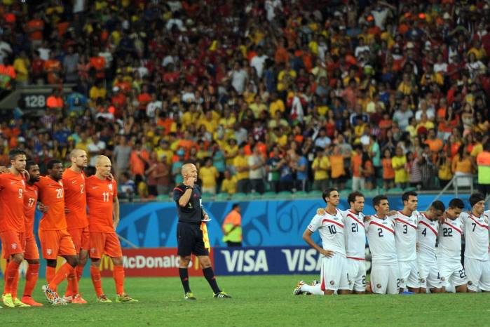 Instantes de la tanda de penales entre Países Bajos y Costa Rica en el Mundial 2014.