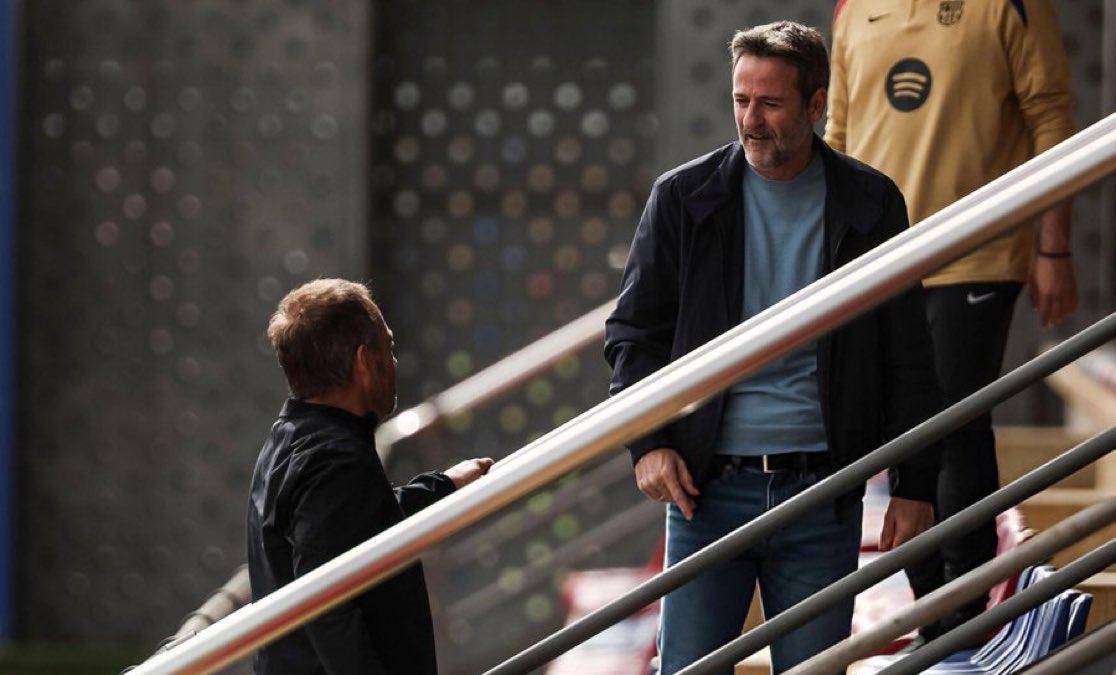 Visita de lujo: Thomas Christiansen se cita con Hansi Flick durante un entrenamiento del Barcelona