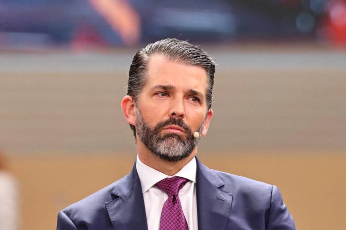 Trump Jr. relató que, en la conversación entre Trump y Maduro, el presidente estadounidense le habría planteado un ultimátum directo: “Quédate en Venezuela ahora, o algo más sucederá”.