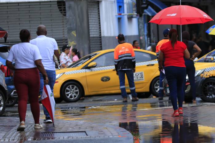 Además, se esperan acumulaciones de lluvia de entre 25 y 100 milímetros diarios en las costas del Pacífico y Caribe.