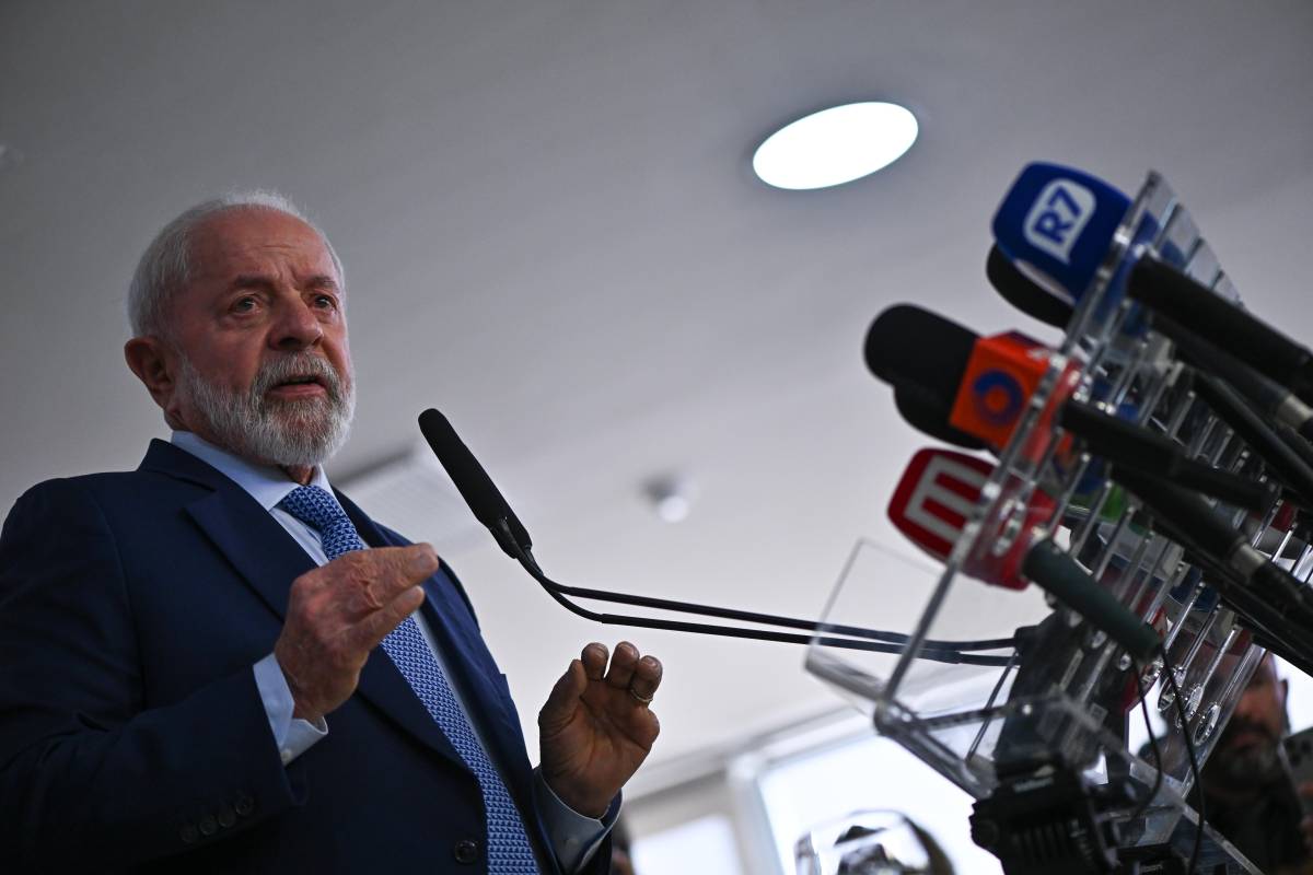Lula reivindica su gesti&oacute;n y pide un cambio en su partido