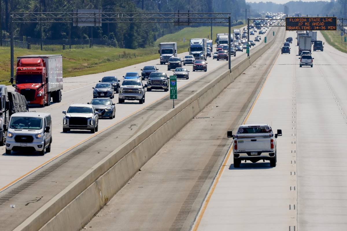 Comienzan a llenarse los refugios mientras miles evac&uacute;an en Florida ante llegada de Milton