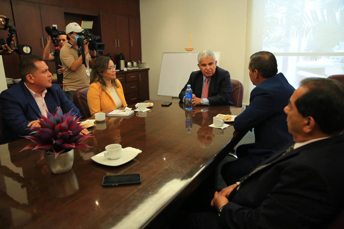 Presidente Mulino y diputados del PP y Moca hablan sobre la CSS y la Contralor&iacute;a