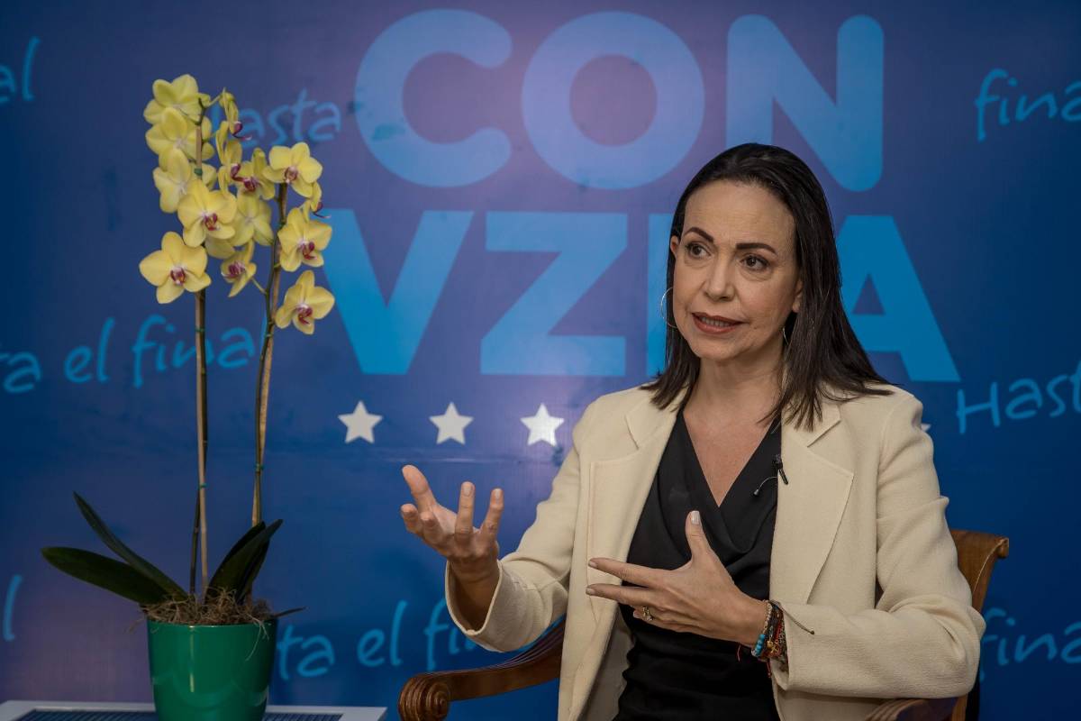 Expresidentes condenan la &lsquo;inconstitucional inhabilitaci&oacute;n&rsquo; de Machado