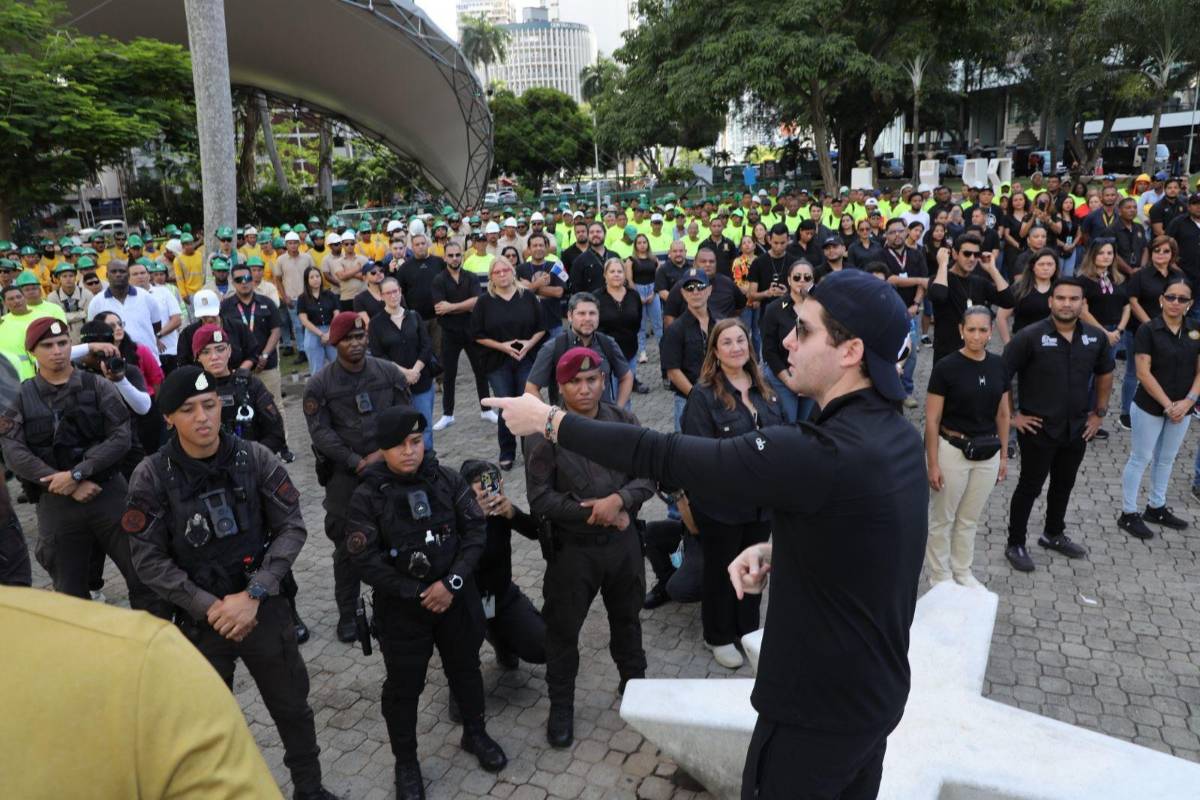 Alcalde Mizrachi celebra sus 100 d&iacute;as tapando huecos y sembrando &aacute;rboles