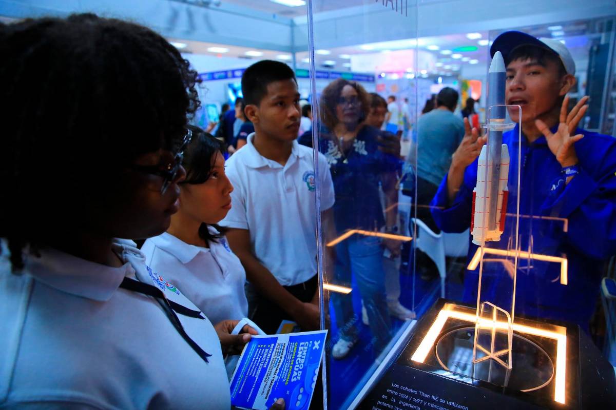 &lsquo;Sat&eacute;lites: Ojos en el Espacio&rsquo; se presenta en la FIL 2024