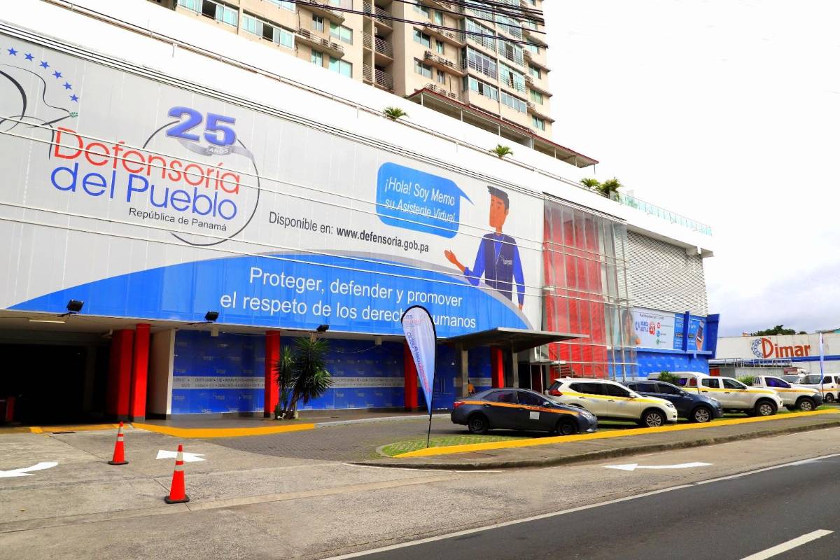 Defensor&iacute;a investiga al MEF por pago de d&eacute;cimo